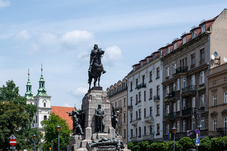 DSC_1113 Place Jan Matejko, monument à la bataille de Grunwald (1910, détruit par les nazis et remplacé en 1976). La bataille de Grunwald eut lieu en 1410 contre les...