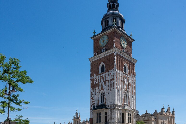 DSC_1247 Tour de l'hôtel de ville (XIVe s) dernier vestige de l'hôtel de ville démoli en 1820. La coupole actuelle a remplacé en 1783, une imposante coupole qui avait...