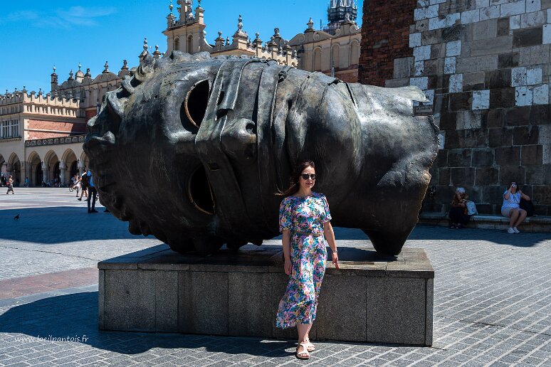 DSC_1267 Eros bendato l'une des trois copies de l'oeuvre de Igor Mitoraj (1944-2014) sculpteur franco-polonais. L'oeuvre a été offerte par l'artiste en 2005.