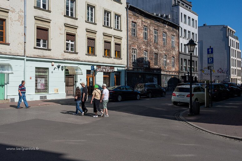 DSC_1323 Kazimierz, rue Kupa. Du fait de l'extermination, il reste en Pologne de nombreux immeubles dont la propriété n'est pas certaine et qui ne sont donc pas...