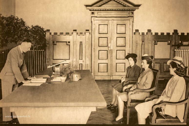 DSC_1363 Usine Emalia d'Oskar Schindler: mariages à distance: à la mairie de Cracovie, des femmes allemandes vivant dans la ville épousent des soldats servant sur le...