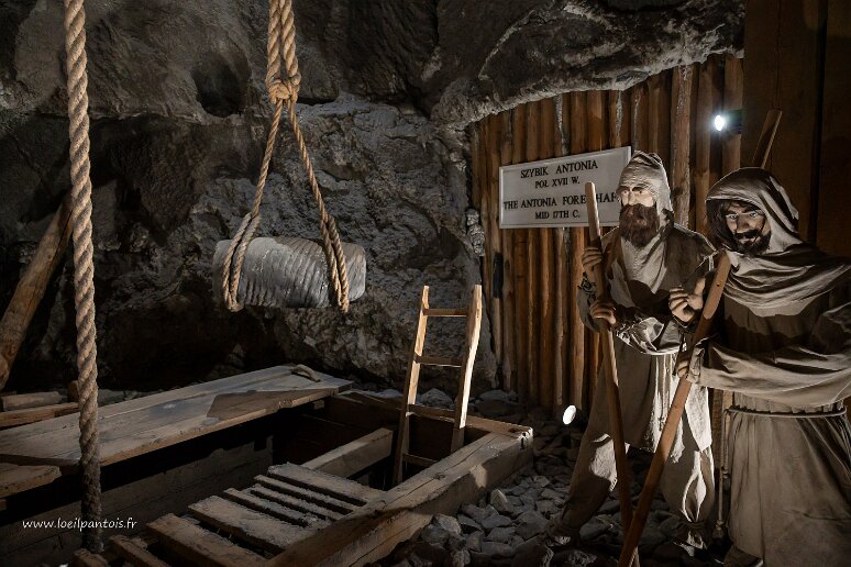 DSC_1372 Mine de sel de Wieliczka: au départ, les blocs de sel étaient taillés en forme de tonneau d'environ 200kg