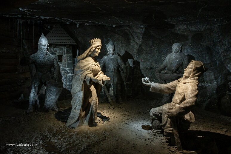 DSC_1379 Mine de sel de Wieliczka, chambre Janowice (avant 1642) illustrant la légende de ste Kinga (Cunégonde 1234-1293) épouse sans enfant de Boleslaw V, à qui elle...