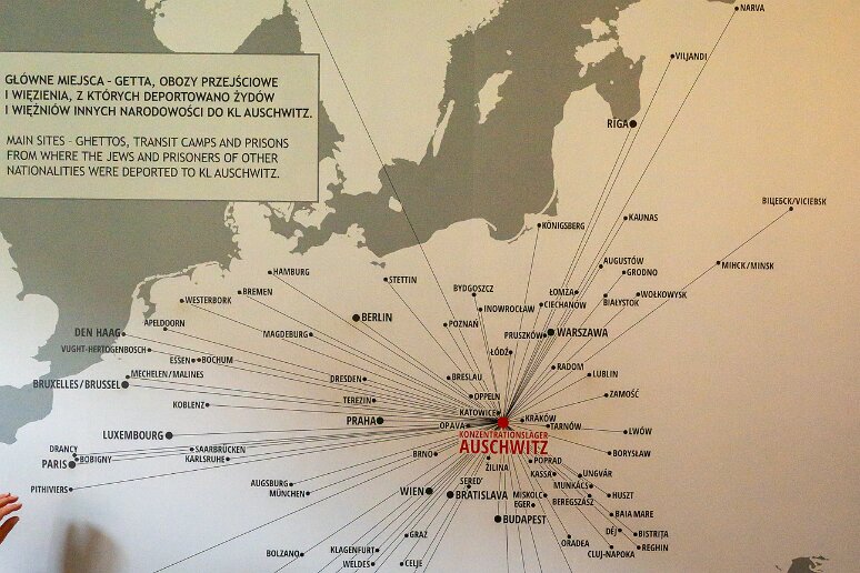 DSC_0875 Mémorial d'Auschwitz-Birkenau, camp d'Auschwitz I, carte d'Europe des établissements envoyant des déportés à Auschwitz.