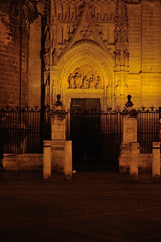 F2012___17997 Seville , place de la Virgen de los Reyes