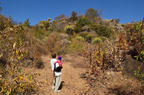 2520F2012___32006 Matopos, ward 16, village Tombo, promenade avec Felix et Mercy