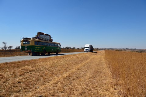 0150F2012___30125 RN A4 au sud de Chivu, 150km au Sud de Harare