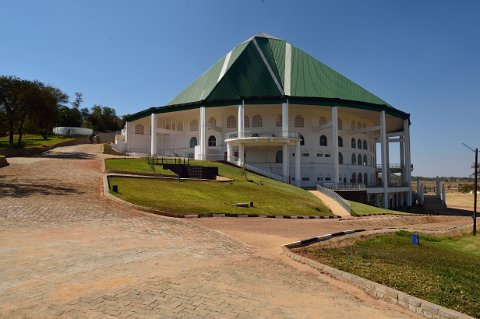 1860F2012___31440 RN9 à l'ouest de Nyika: Zion Christian Church, 11000 places construction 2008-2009: 