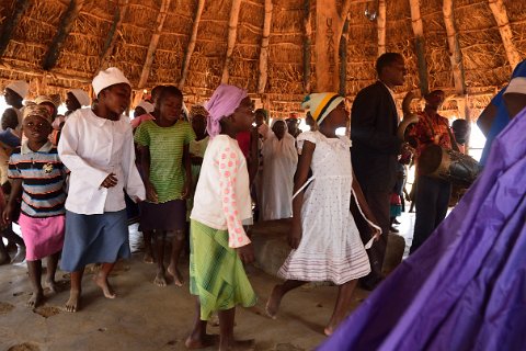 1000F2012___30587 Zion christian church danses et musique