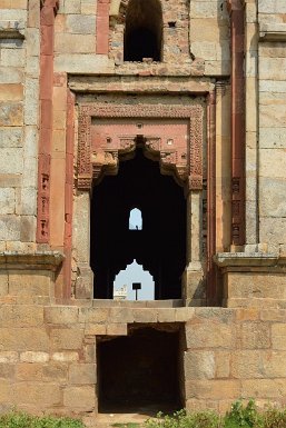F2015___06070 Delhi, Lodi garden, Shisha Gumbad, (le dome de verre), sans doute construit à la fin du XVe siècle, renferme sans doute la tombe d'un membre de la dynastie...