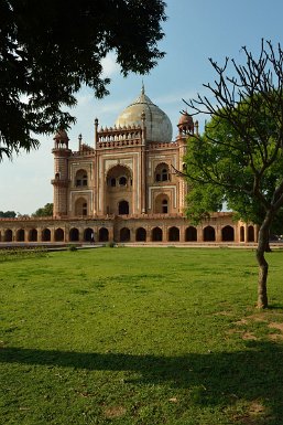 F2015___06153 Delhi, Tombeau de Safdarjung, construit en 1754 en grès et marbre. Safdarjung fut premier ministre de l'empreur Moghol Muhammad Shah.