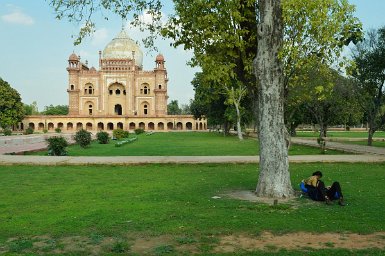 F2015___06162 Delhi, Tombeau de Safdarjung, construit en 1754 en grès et marbre. Safdarjung fut premier ministre de l'empreur Moghol Muhammad Shah.