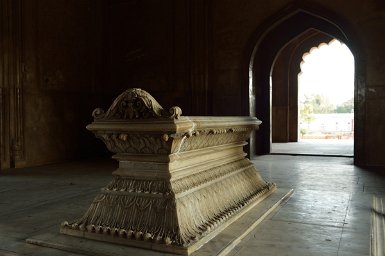 F2015___06169 Delhi, Tombeau de Safdarjung, construit en 1754 en grès et marbre. Safdarjung fut premier ministre de l'empreur Moghol Muhammad Shah.