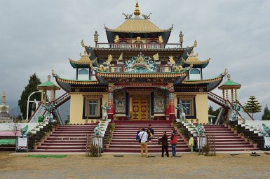 01300F2015___00116 Sang-Ngag Choekar Dargyeling Monastery mahayana au village de Chillipam, inauguré en 2009. Il existe deux grandes écoles de bouddhisme : -Le theravada ou...