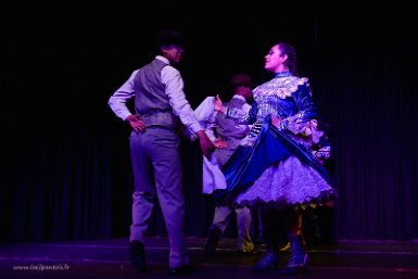 F2016___09152 Sucre, Espacio Cultural Origenes, Cueca danse de séduction typique de la période de l'indépendance (1825).