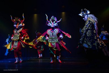 F2016___09182 Sucre, Espacio Cultural Origenes, Diablada, danse typique du carnaval d'Oruro où les diables sortent de la mine pour obtenir le pardon de la Vierge.