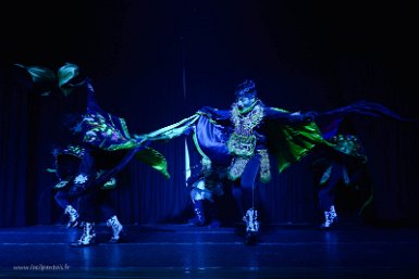 F2016___09204 Sucre, Espacio Cultural Origenes, Diablada, danse typique du carnaval d'Oruro où les diables sortent de la mine pour obtenir le pardon de la Vierge.