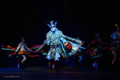 F2016___09207 Sucre, Espacio Cultural Origenes, Diablada, danse typique du carnaval d'Oruro où les diables sortent de la mine pour obtenir le pardon de la Vierge.