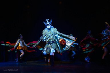 F2016___09207 Sucre, Espacio Cultural Origenes, Diablada, danse typique du carnaval d'Oruro où les diables sortent de la mine pour obtenir le pardon de la Vierge.