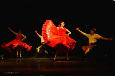F2016___09223 Sucre, Espacio Cultural Origenes, Estampa Chaqueña, danse populaire et énergique du Chaco.