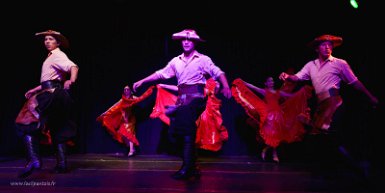 F2016___09255 Sucre, Espacio Cultural Origenes, Estampa Chaqueña, danse populaire et énergique du Chaco.