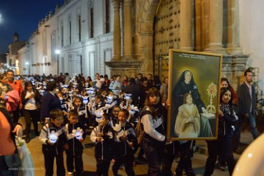 F2016___09818 Sucre, procession des élèves du collège Santa Maria Micaela du Saint Sacrement (fête le 24 août)