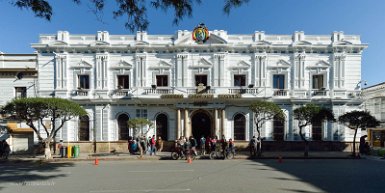 F2016___09840 Sucre, place 25 de Mayo (1809 premier soulèvement de l'indépendance), mairie de Sucre, construite au XVIe siècle et fortement rénovée au XIXe.