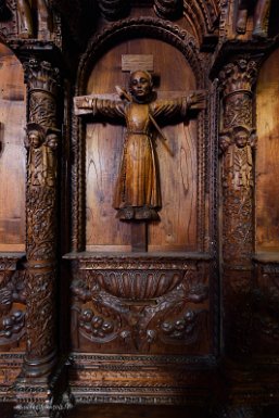 F2016___09860 Sucre, musée-couvent de la Recoleta, église Ste Anne. Sculptures du XVIIe siècle rendant hommage aux pères franciscains partis évangéliser Nagasaki (japon) et...