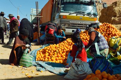 F2016___09561 Tarabuco, étal d'oranges
