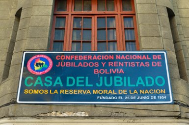 F2016___14416 La Paz, façade de la confédération nationale des retraités : 