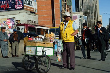 F2016___14493 La Paz, place San Francisco, marchand de glaces