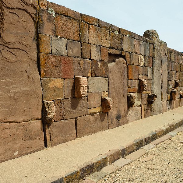 Tiwanaku Indiscutablement le plus important site archéologique de Bolivie, témoin d'une civilisation dont l'origine se perd il y...
