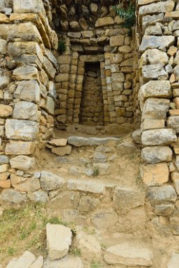 F2016___15026 Lac Titicaca, Ile du Soleil, ruines du palais inca de Pilkokaina. Niches trapézoïdales typiques de l'art inca