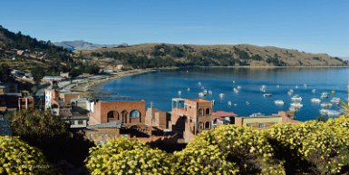 F2016___14863 Lac Titicaca, bord de mer de Copacabana; ça ressemble un peu à la côte d'azur, mais on est à 3800m.