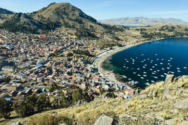 F2016___14875 Copacabana, vue sur la ville, la basilique et le bord du lac