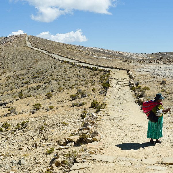 L'Ile du Soleil 14 km2 et 2000 habitants sur cette île sans voiture qui fut un sanctuaire important des incas. Un magnifique sentier la...