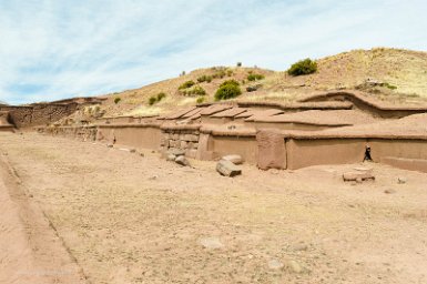 F2016___14750 Tiwanaku, cité du soleil, côté est de la grande pyramide d'Akapana