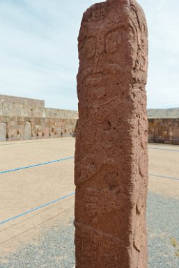 F2016___14754 Tiwanaku, cité du soleil, monolithe Barbado du temple semi souterrain