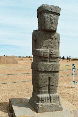 F2016___14772 Tiwanaku, cité du soleil, temple de Kalasasaya, monolithe Ponce