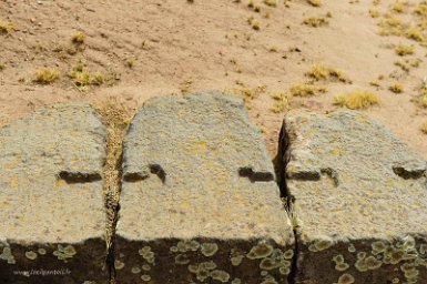 F2016___14774 Tiwanaku, cité du soleil, fixations de portes