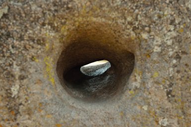 F2016___14776 Tiwanaku, cité du soleil, mégaphone (efficace) taillé dans le mur d'enceinte du temple de Kalasasaya