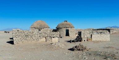 F2016___13808 Village de Ouel Qarani, la langue parlée ici est le Puquina (ou chipaya) langue très différente de l'Aymara et du Quecha, langues principales de Bolivie.