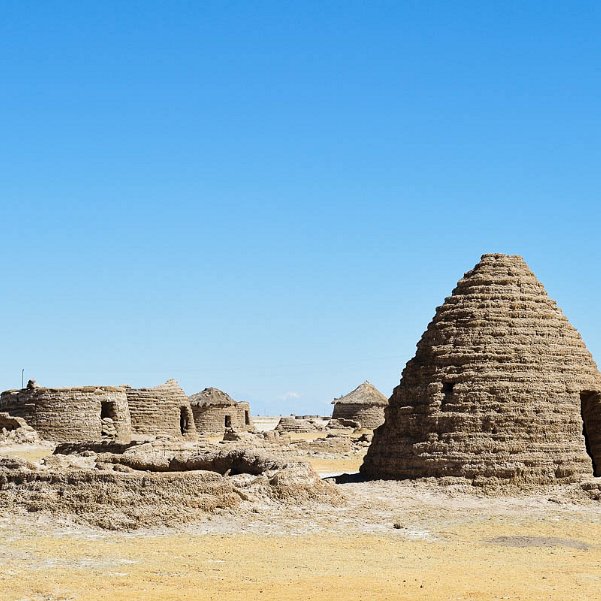 Pays Chipaya Etrange et magnifique peuple, le plus ancien de l'Altiplano, réduit à moins de 2000 habitants aujourd'hui, 