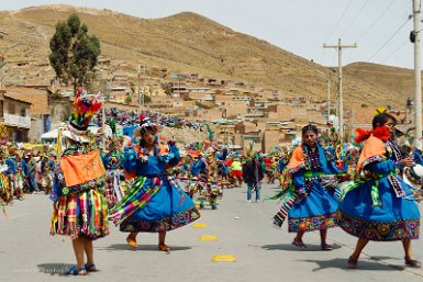 F2016___10953 Potosi, Ch'utillos, Fraternité Thinku du collège du maréchal Otto Felipe Braun (héros allemand de l'indépendance bolivienne)