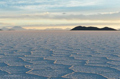 F2016___13484 Salar d'Uyuni, désert de sel de 10500 km2, à 3700m d'altitude, fin d'après midi