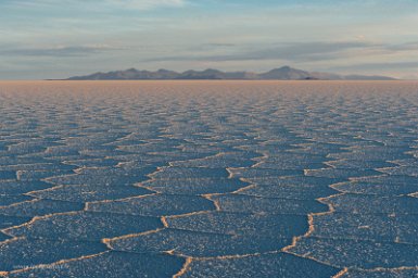 F2016___13487 Salar d'Uyuni, désert de sel de 10500 km2, à 3700m d'altitude, fin d'après midi