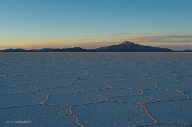 F2016___13492 Salar d'Uyuni, désert de sel de 10500 km2, à 3700m d'altitude, fin d'après midi