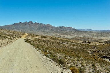 F2016___12589 Route de Tupiza à San Pablo de Lipez, avant l'embranchement de Viluyo