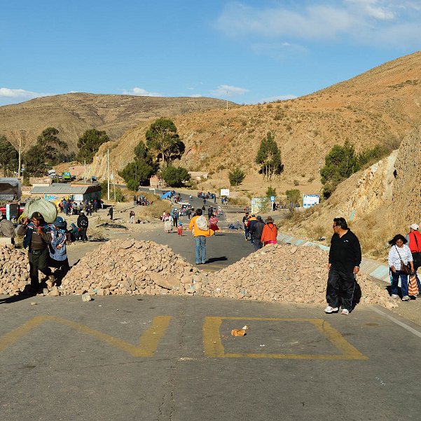 Potosi Potosi, c'est une ville fière et dure, à 4100m d'altitude, toute en pentes et en rues étroites. Les espagnols qui en...