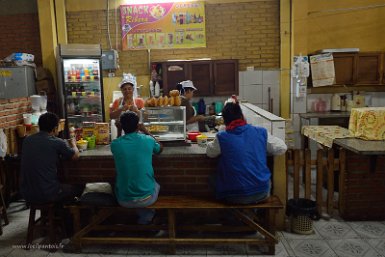 F2016___08734 Marché de la Guardia, petit déjeuner